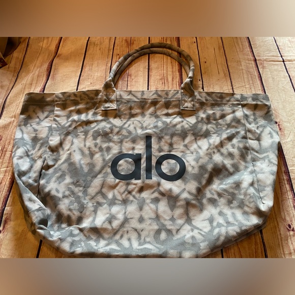 ALO Yoga Handbags - ALO Tote bag Yoga Beige Knit Fabric Rare